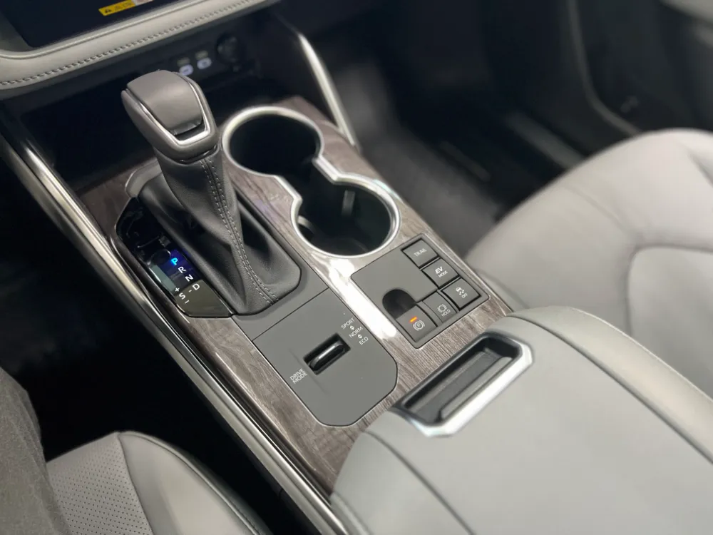 2023 highlander hybrid limited white w graphite interior 14